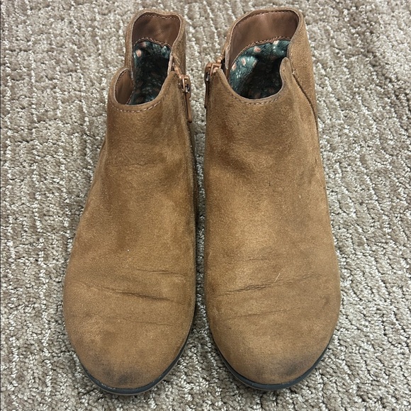 Kids Girls Tan Suede Ankle Boots - Picture 2 of 5